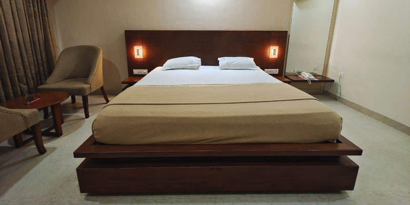 Executive Room With Deck /website/images/rooms/room-with-deck/room-with-deck-2.jpg